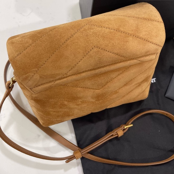 Beautiful YSL Toy Lou Lou in color cinnamon. Beautiful condition. - Picture 9 of 15